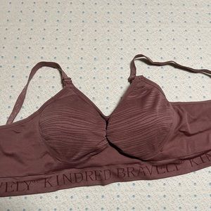 Kindred Bravely Sublime hands free pumping and nursing bra